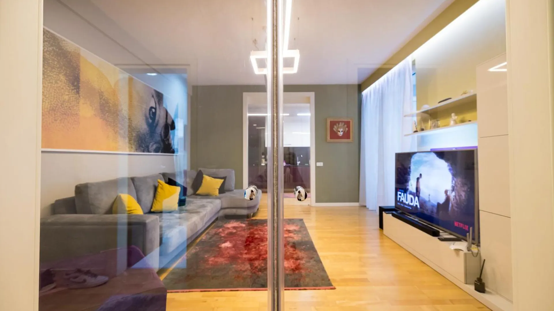 Tirana Center Luxury Landing Apartment 0*,