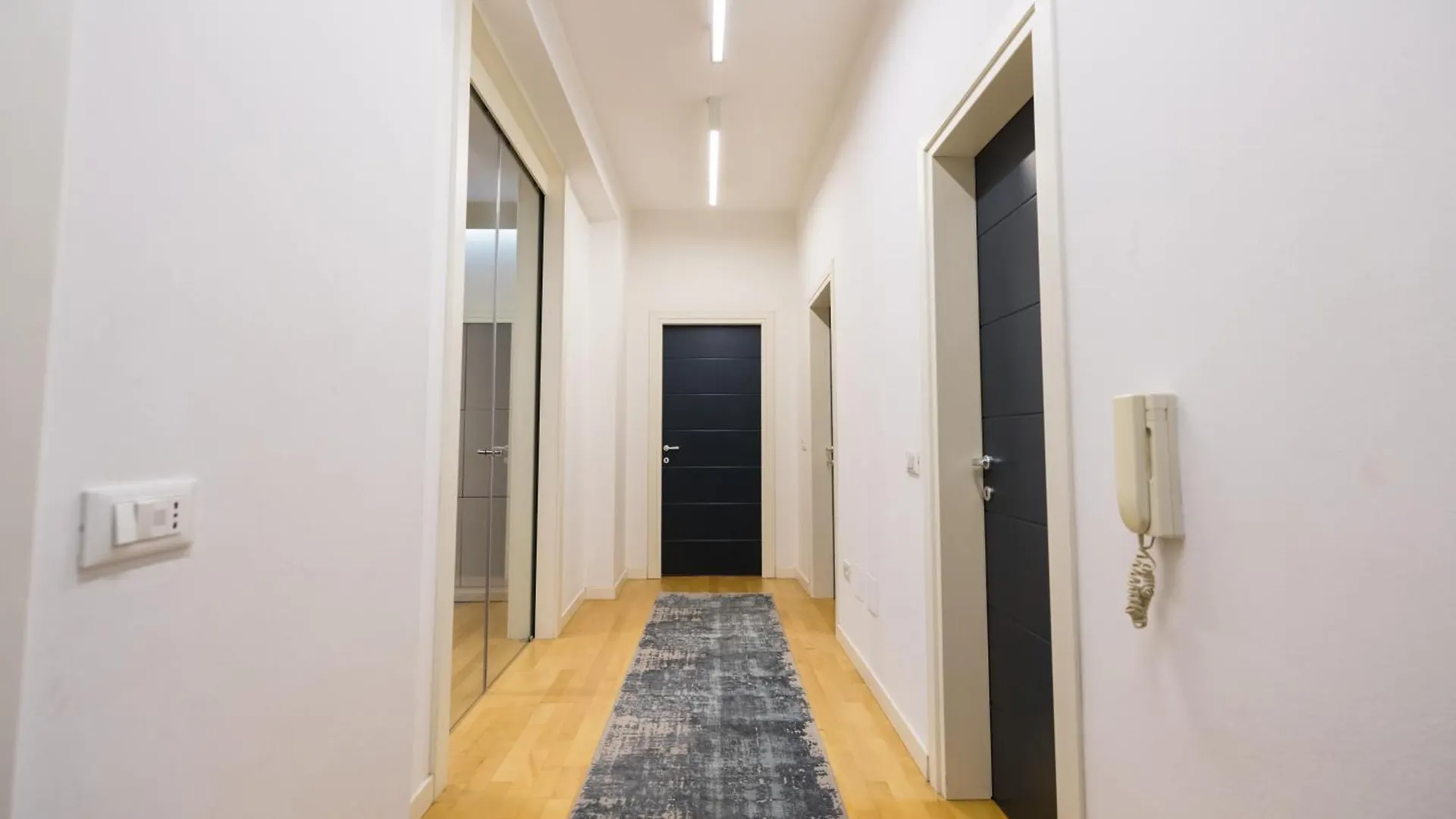 Tirana Center Luxury Landing Apartment 0*,  Albania